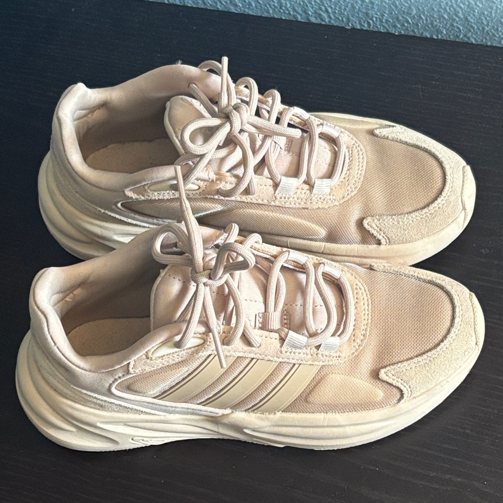 Women’s Adidas Cream Athletic Shoes US 6